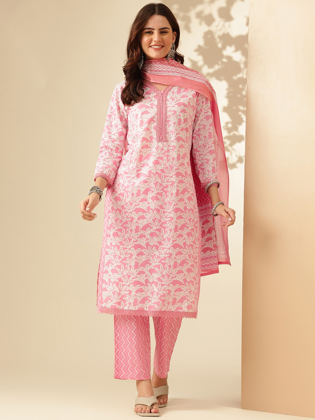 Pink Floral Printed Pure Cotton Kurta Set with Regular Thread Work